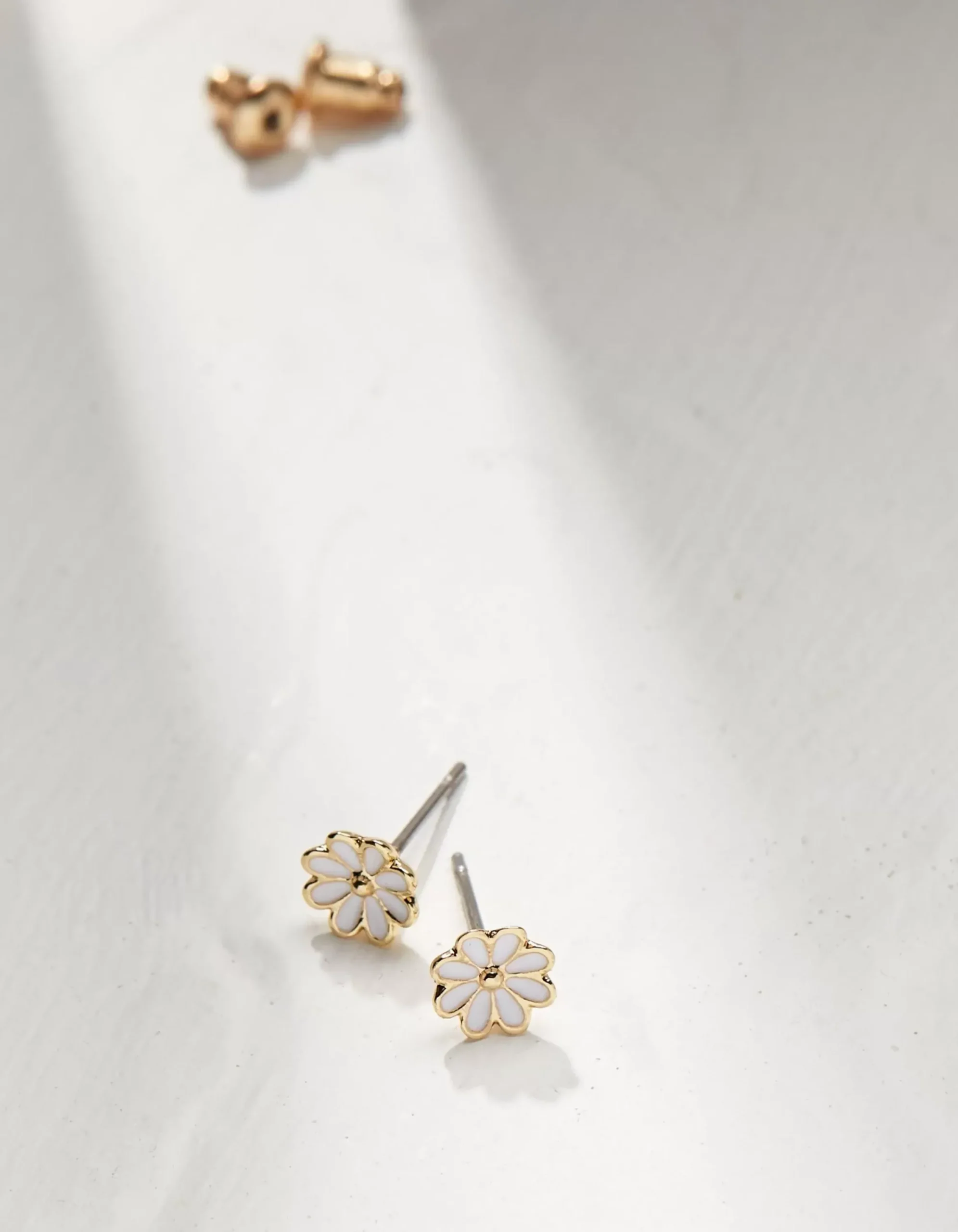 Women FatFace View All|Enamel Daisy Studs